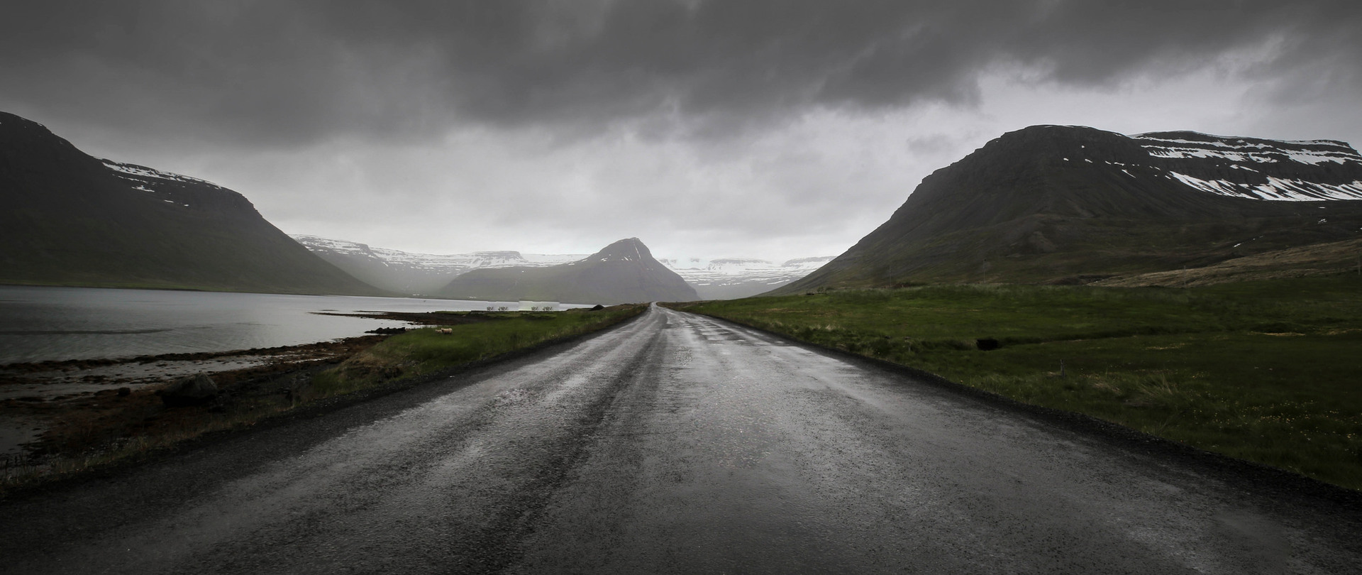 ICELAND IS PERFECT FOR ELECTRIC CARS: COLD CLIMATE, CHEAP ELECTRICITY AND SHORT DISTANCES.